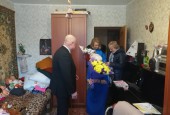 Жительница Истры принимает поздравления с юбилеем