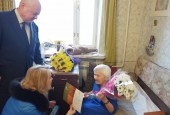 Жительница Истры принимает поздравления с юбилеем