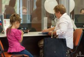 Сегодня в зданиях МФЦ и территориальных управлениях городского округа Истра в рамках проекта «Чуткая власть» началась акция, приуроченная ко Дню Государственного Флага России.
