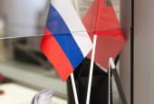 Сегодня в зданиях МФЦ и территориальных управлениях городского округа Истра в рамках проекта «Чуткая власть» началась акция, приуроченная ко Дню Государственного Флага России.